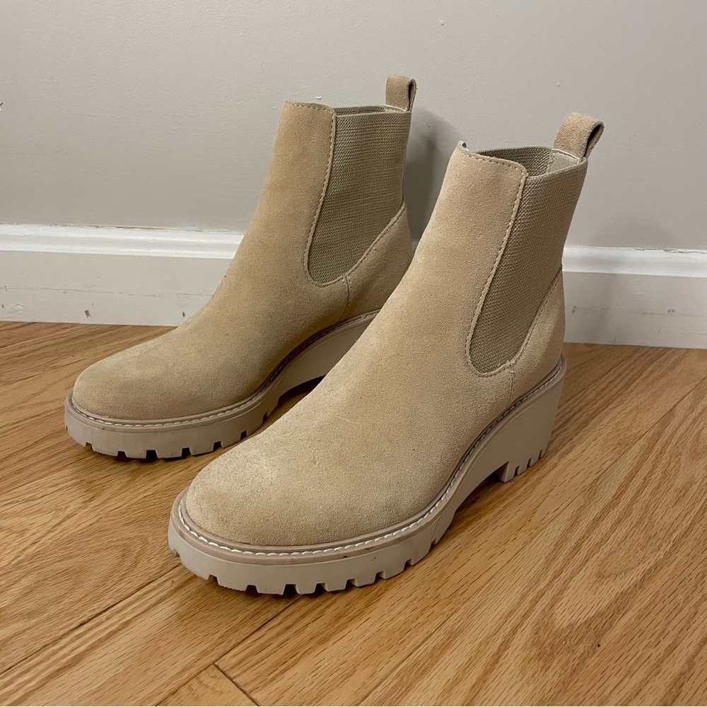 Dolce Vita Hutton Suede Lug Sole Boot, Dune, Size 7, EUC